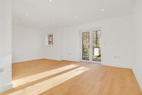 4 bedroom townhouse for sale, Kingsbridge Way, Kentford CB8
