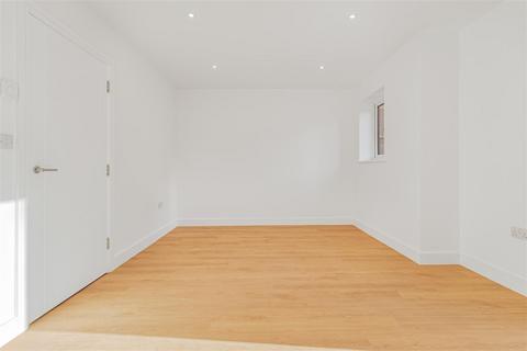 4 bedroom townhouse for sale, Kingsbridge Way, Kentford CB8