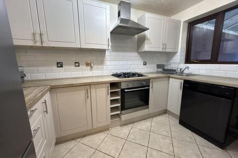 3 bedroom terraced house to rent, Monarch Close,  Basingstoke,  RG22