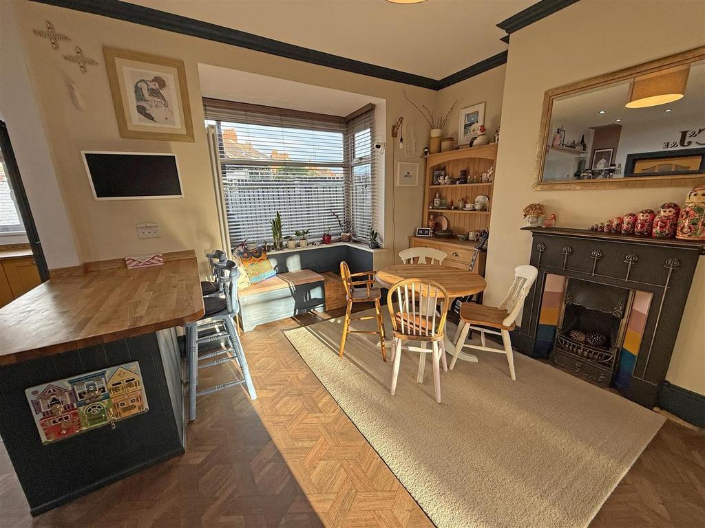 Dining room.jpg