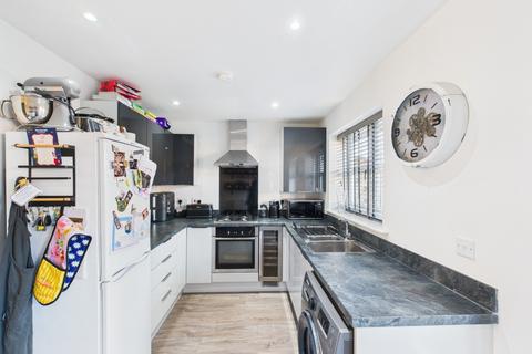 3 bedroom terraced house for sale, Grosvenor Road, Kingswood, HU7 3FD