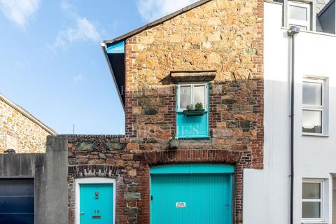 4 bedroom end of terrace house for sale, Apt 1 and 2 Cailloux