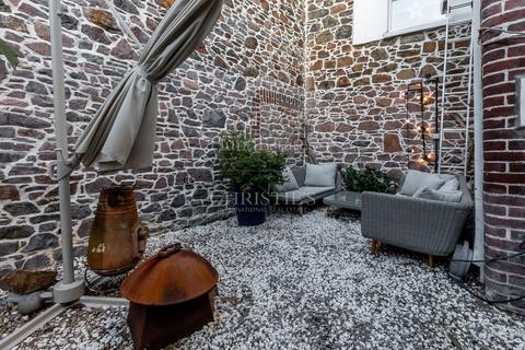 4 bedroom end of terrace house for sale, Apt 1 and 2 Cailloux