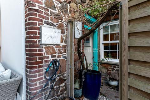 4 bedroom end of terrace house for sale, Apt 1 and 2 Cailloux