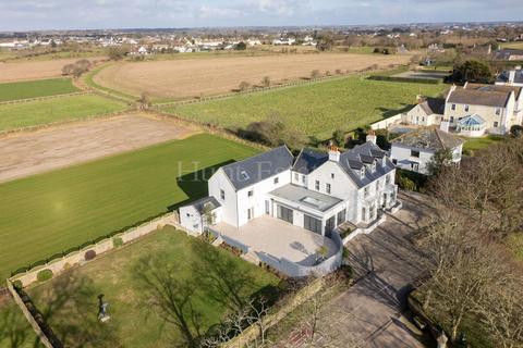 5 bedroom detached house for sale, Trelawney