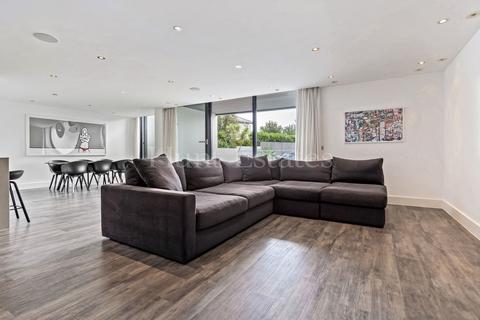2 bedroom flat for sale, Apt 2 The Dunlin