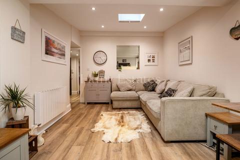 3 bedroom terraced house for sale, 4 Daisy Villas