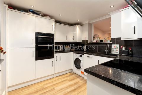 3 bedroom terraced house for sale, 4 Daisy Villas