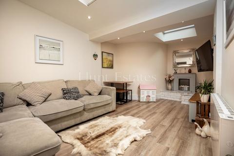 3 bedroom terraced house for sale, 4 Daisy Villas