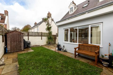 undefined, 3 Thornhill Park