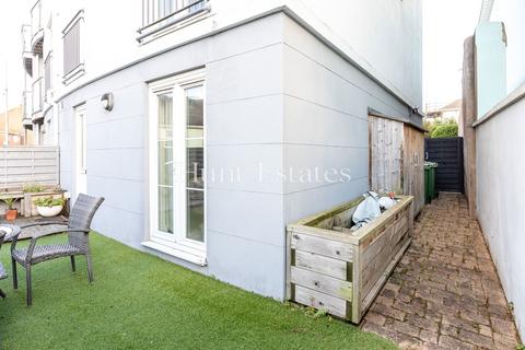 3 bedroom end of terrace house for sale, 1 Dudley Mews