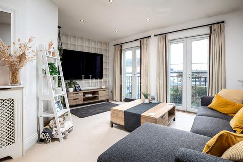 3 bedroom end of terrace house for sale, 1 Dudley Mews