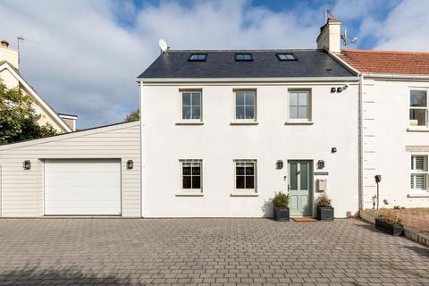 undefined, Le Vesconte House