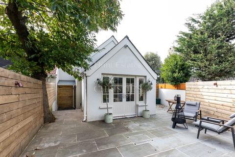 undefined, Le Vesconte House