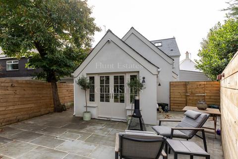 undefined, Le Vesconte House
