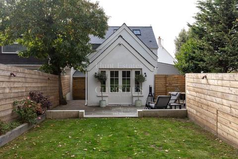 undefined, Le Vesconte House