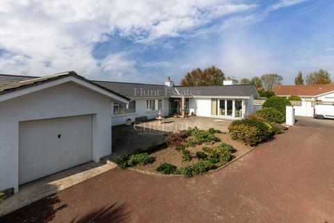 3 bedroom detached house for sale, 10 Le Clos Du Mont Arthur
