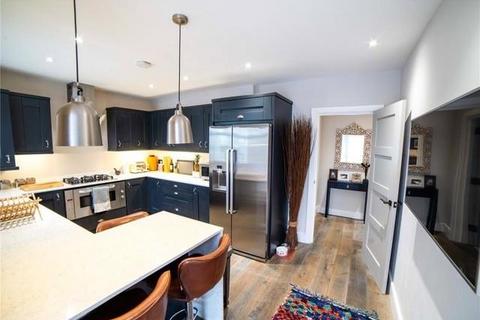 3 bedroom flat to rent, Sandecotes Road, Poole