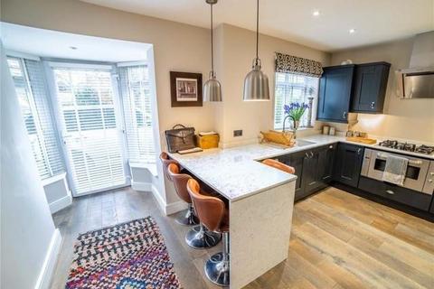 3 bedroom flat to rent, Sandecotes Road, Poole
