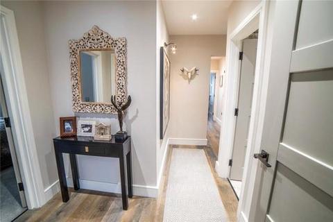 3 bedroom flat to rent, Sandecotes Road, Poole