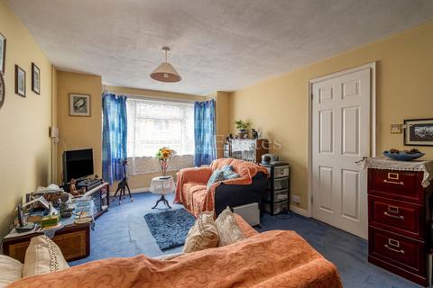 2 bedroom flat for sale, Apt 71 Marett Court
