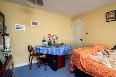 2 bedroom flat for sale, Apt 71 Marett Court