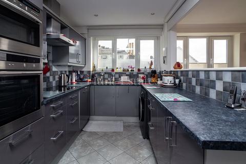 2 bedroom flat for sale, Apt 8 Kingscliffe Court