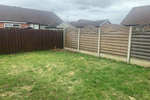 3 bedroom bungalow to rent, 33 Ellis Close, Preston, Hull, HU12 8XG