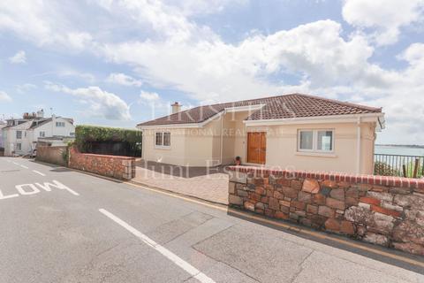 2 bedroom detached house for sale, Oakridge