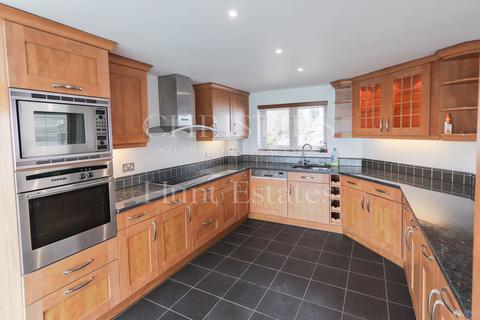 2 bedroom detached house for sale, Oakridge