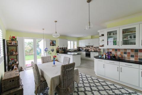 1 bedroom detached house for sale, 15 Poplar Avenue