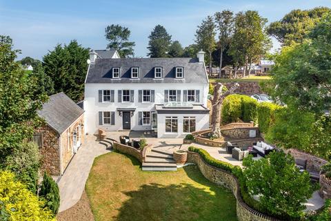 5 bedroom detached house for sale, La Fantasie