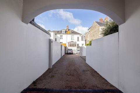 6 bedroom semi-detached house for sale, 8 Raleigh Avenue