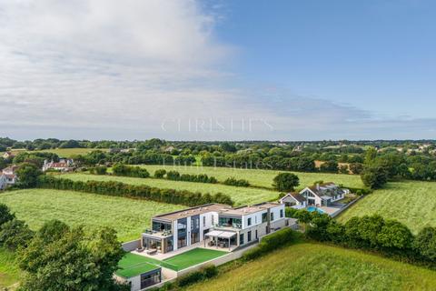 5 bedroom detached house for sale, The Hacienda