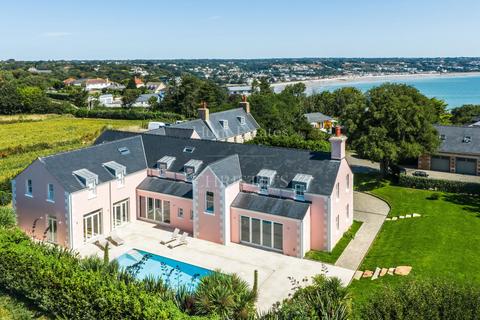 11 bedroom detached house for sale, La Glinette Farm