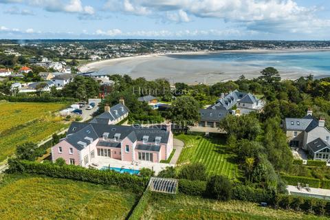 11 bedroom detached house for sale, La Glinette Farm