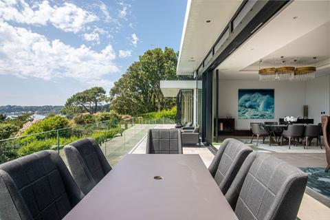 4 bedroom detached house for sale, Clos Du Roche