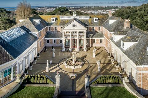8 bedroom detached house for sale, Les Silleries