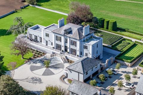 8 bedroom detached house for sale, Sunningdale Manor