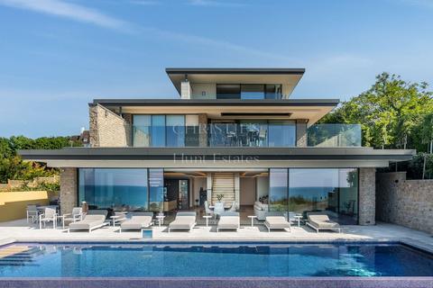 5 bedroom detached house for sale, Villa Cambray