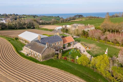 6 bedroom farm house for sale, Les Chasses Farm