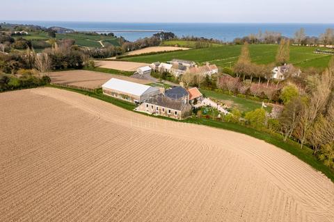 6 bedroom farm house for sale, Les Chasses Farm