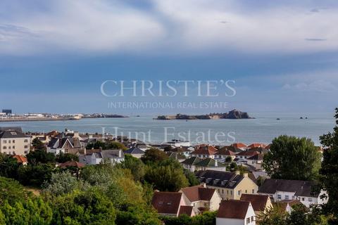 4 bedroom detached house for sale, Haute Falaise