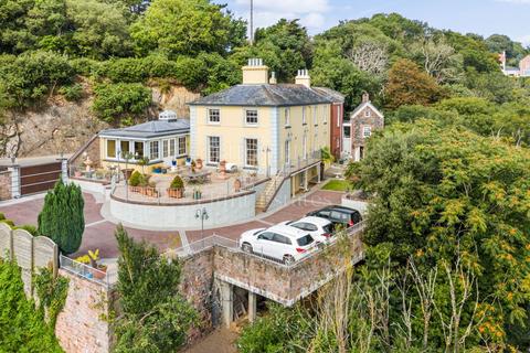 4 bedroom detached house for sale, Haute Falaise