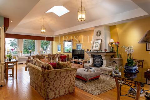 4 bedroom detached house for sale, Haute Falaise