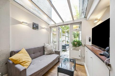 Studio to rent, Thurlow Park Road, London SE21