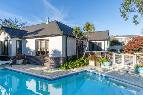 4 bedroom detached bungalow for sale, Atlanta