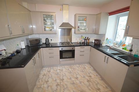 4 bedroom house to rent, Crow Lane, London, RM7