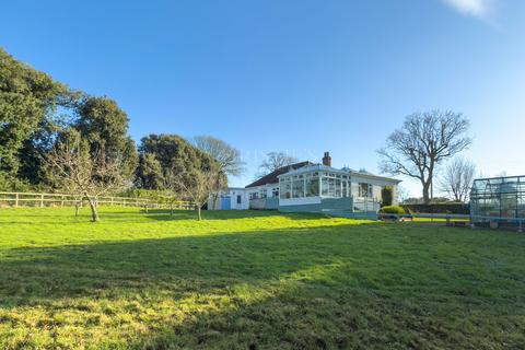 undefined, Le Petit Colombier