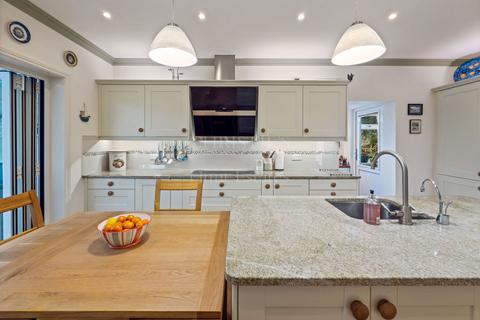 undefined, Le Petit Colombier